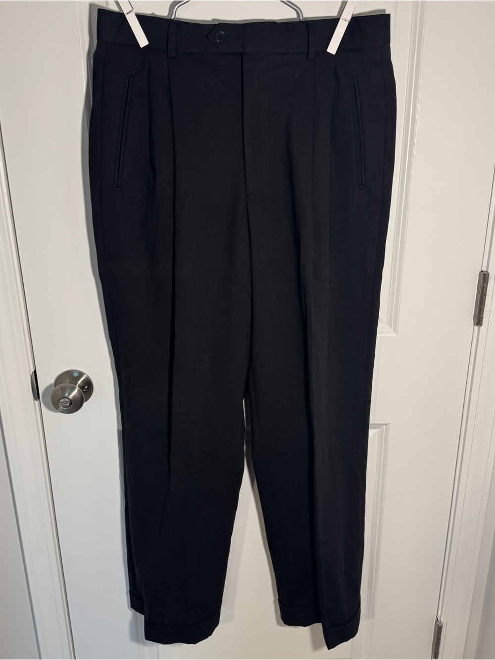 Classic Men's Black Pleated Dress Pants - Unbranded